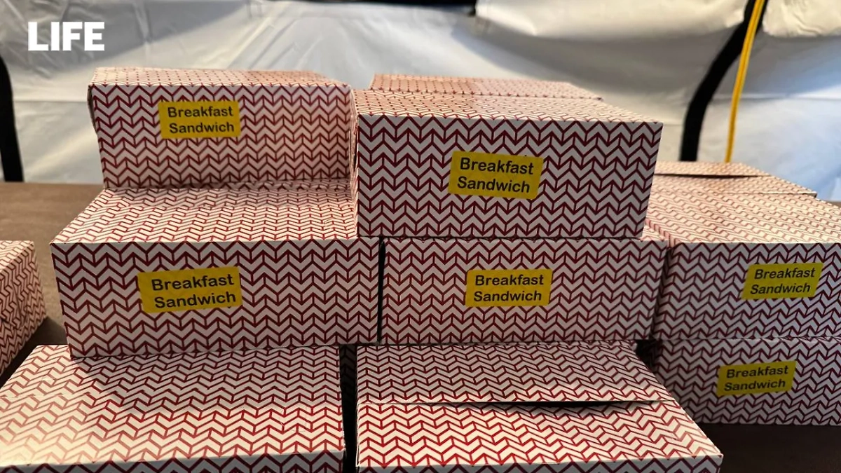 Угощения для журналистов, освещающих саммит Путина и Трампа. Фото © Life.ru