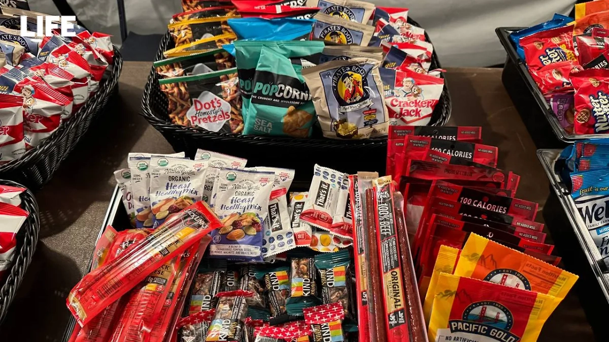 Угощения для журналистов, освещающих саммит Путина и Трампа. Фото © Life.ru