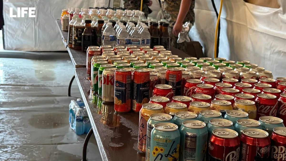 Угощения для журналистов, освещающих саммит Путина и Трампа. Фото © Life.ru