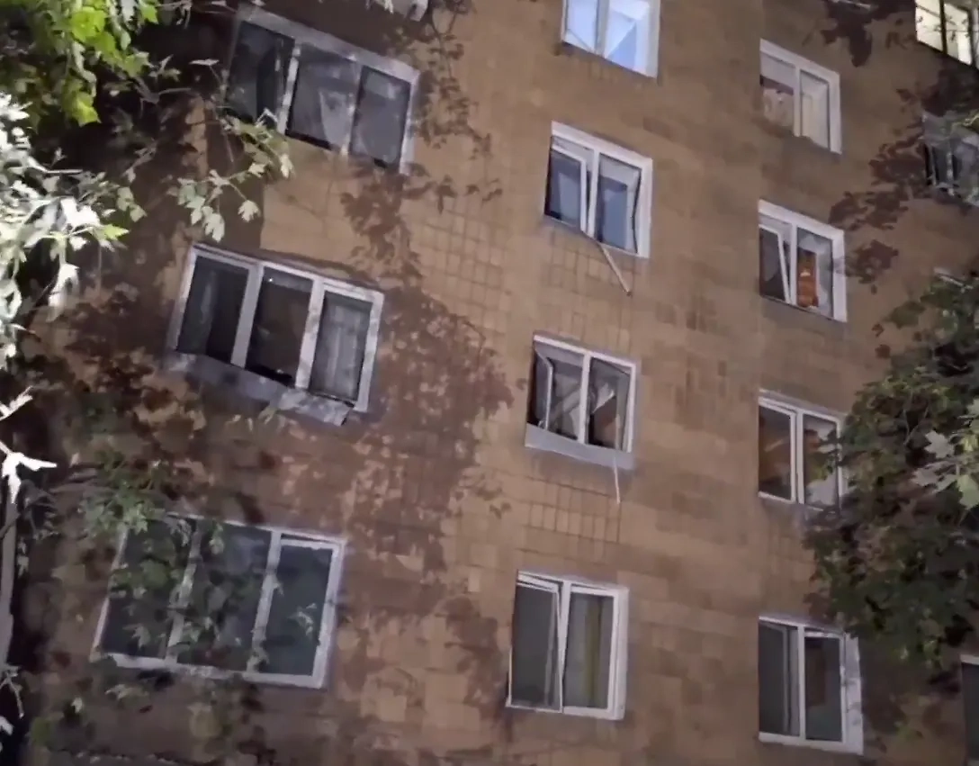 Последствия удара по Донецку. Обложка © Telegram / Донецкое агентство новостей