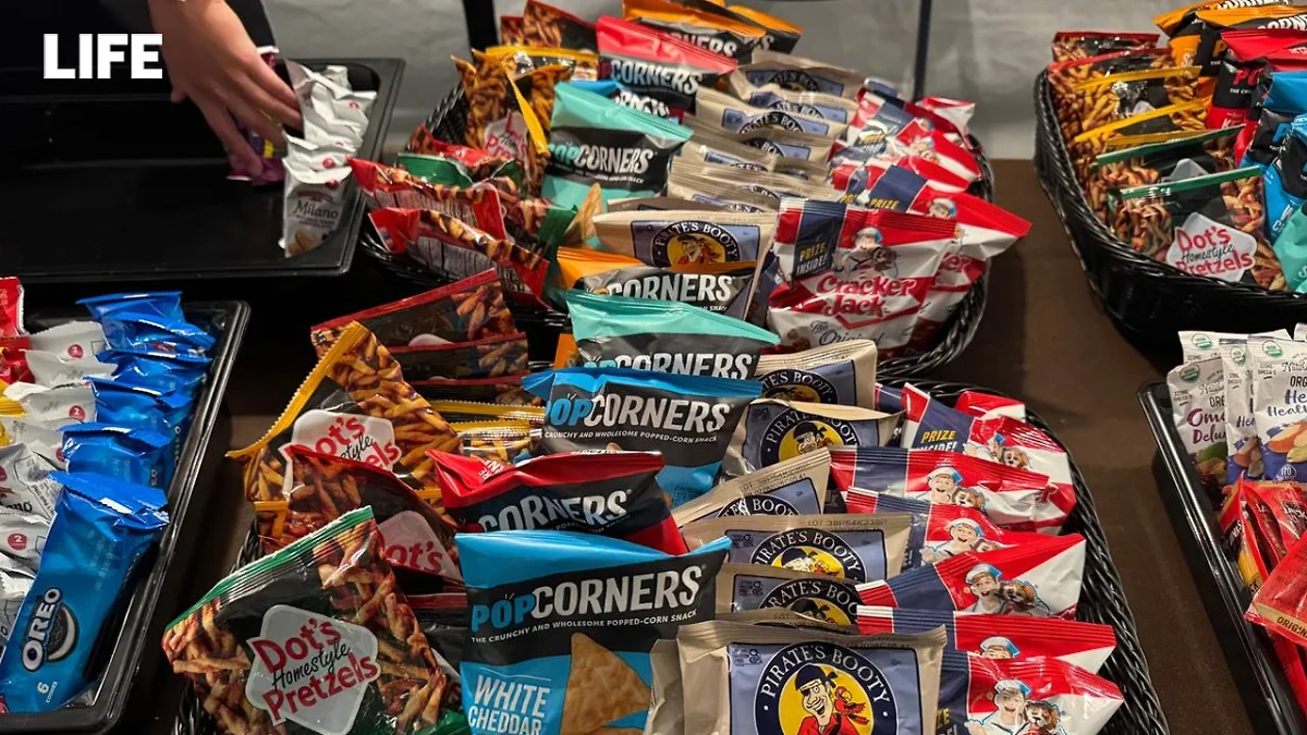 Угощения для журналистов, освещающих саммит Путина и Трампа. Фото © Life.ru