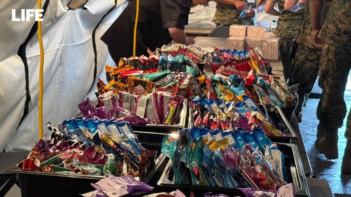 Угощения для журналистов, освещающих саммит Путина и Трампа. Фото © Life.ru