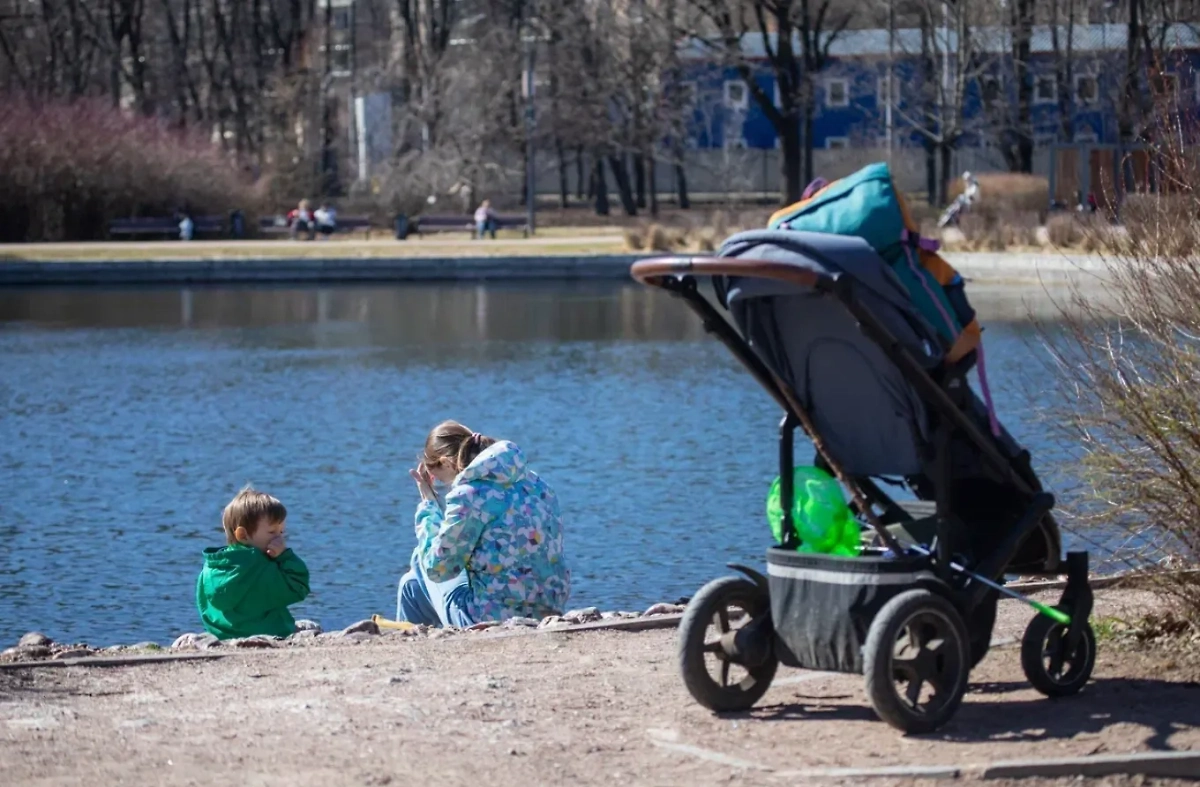 Дети у пруда. Обложка © Life.ru