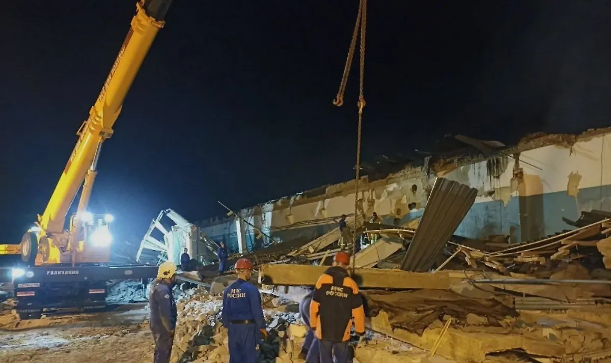 Последствия ликвидируют более 360 специалистов и 90 единиц техники. Обложка © МЧС Рязанской области