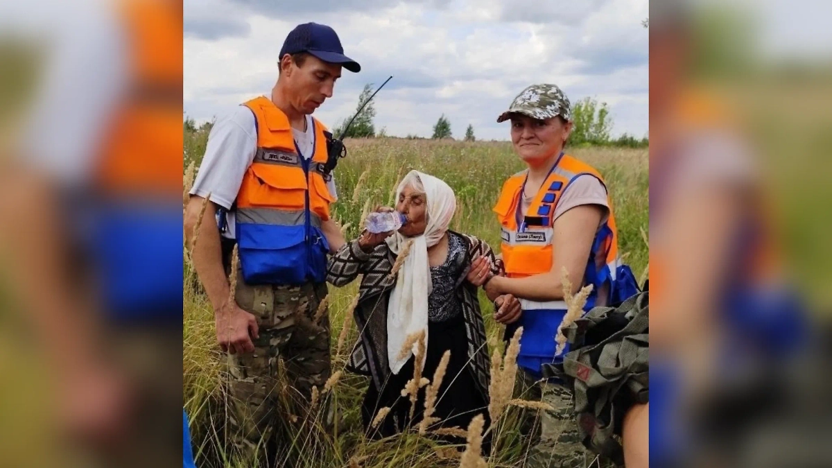 Волонтёры нашли пропавшую 110-летнюю пенсионерку. Фото © Пресс-служба ДПСЦ «Рысь»