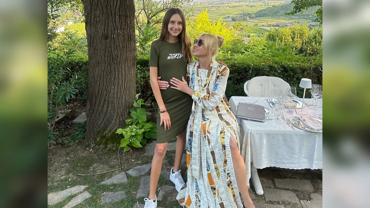 Клавдия Земцова уже начинает покорять сцену. Фото © Instagram (признан экстремистской организацией и запрещён на территории Российской Федерации) / orbakaite_k