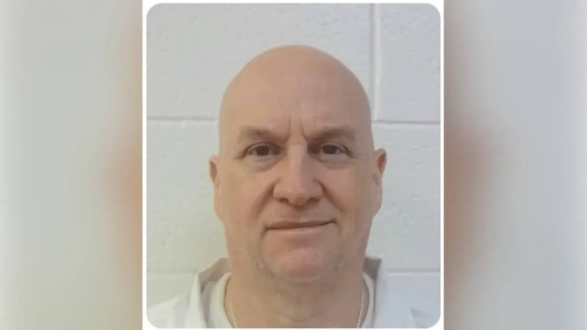 Сбежавший из тюрьмы Грант Хардин. Обложка © X / B_Chatman1975