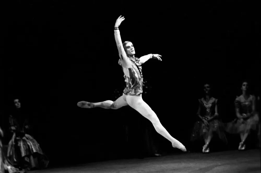 Александр Годунов танцевал в Большом театре, но решил променять его на США. Фото © РИА Новости / Александр Макаров