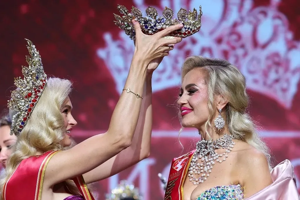 От телеведущей до королевы красоты: как Екатерина Семёнова покорила жюри. Фото © ТАСС / Павел Селезнёв