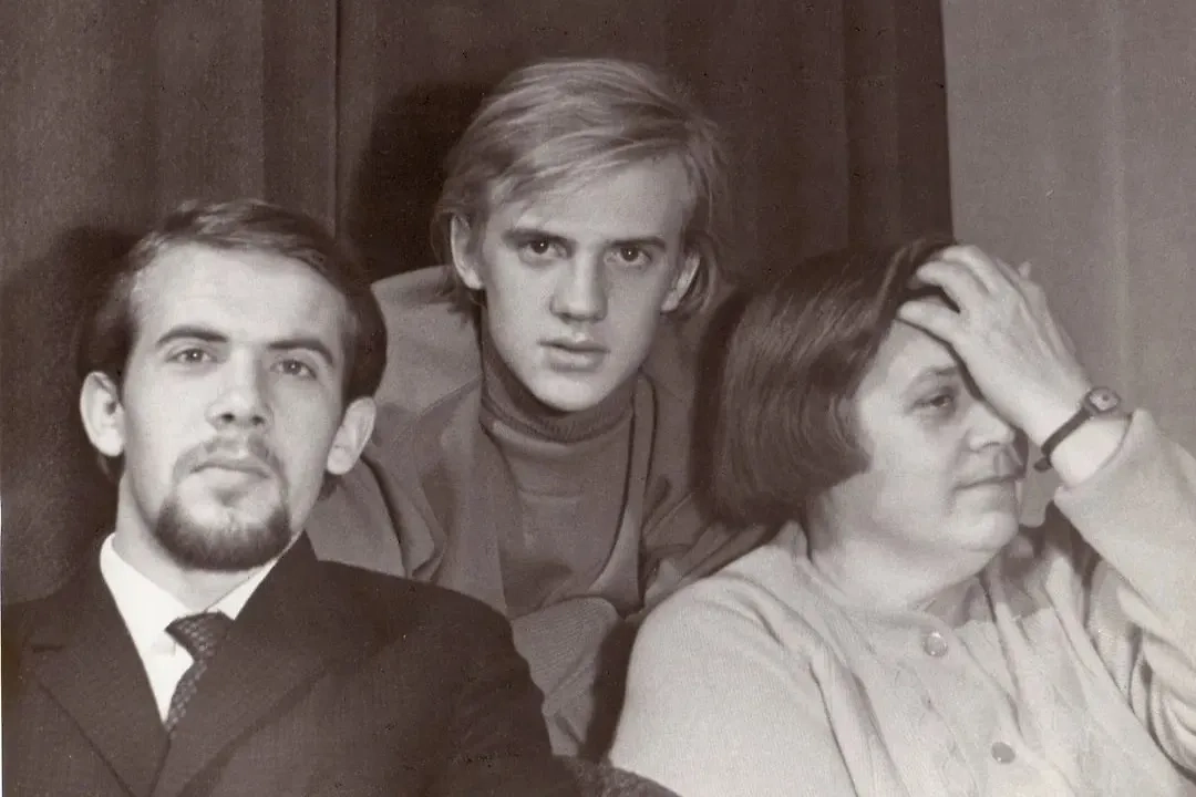 Семья Годуновых: брат Олег, Александр, мама Лидия Николаевна. Фото © Wikipedia / Владимир Блиох