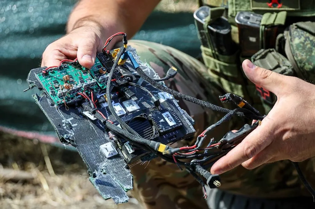 Дрон ВСУ «Баба Яга», уничтоженный военнослужащими подразделения ПВО группировки войск «Днепр». Обложка © Александр Полегенько/ТАСС