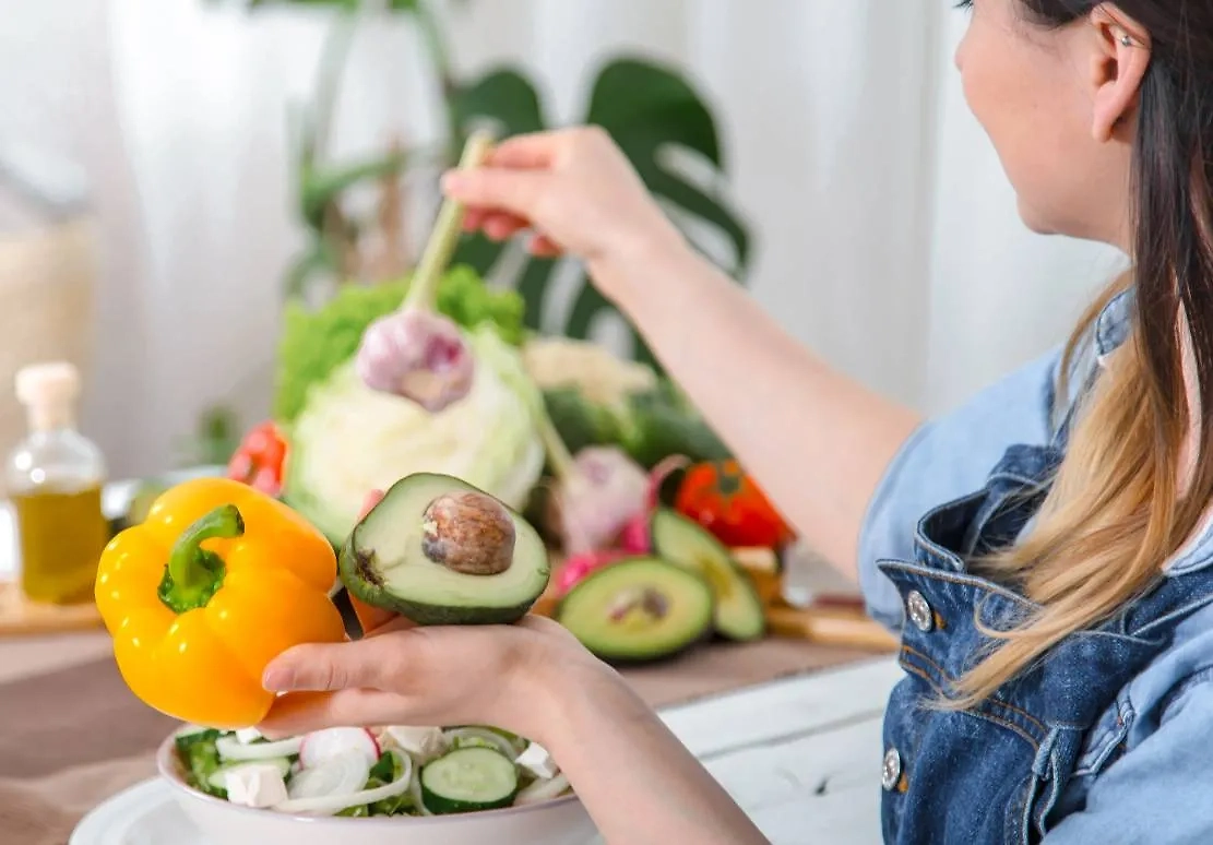 Укрепить иммунитет перед сезоном простуд помогут овощи и фрукты. Обложка © freepik / pvproductions