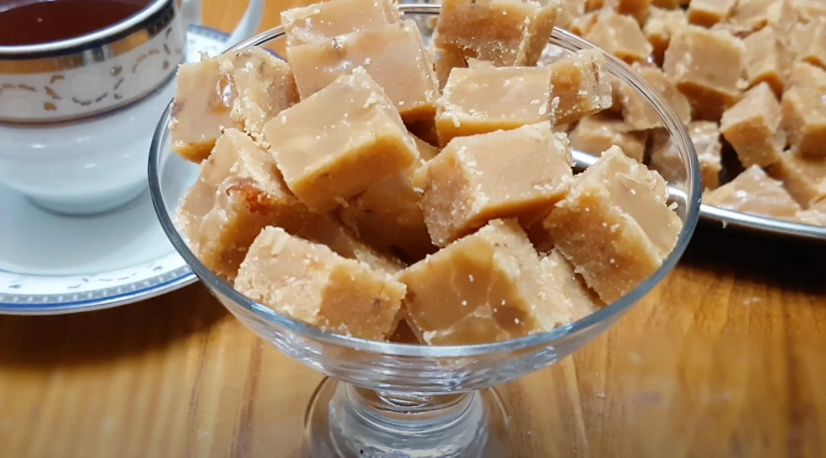 Кстати о варенье. Вернее, не совсем о варенье. Скорее о том, что варят, иногда даже в ложке. Фото © YouTube / VkusnoyeVdoxnoveniye