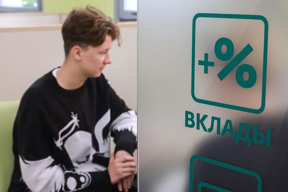 Экономисты рассказали, куда вложить сбережения в августе. Обложка © ТАСС / Владимир Гердо