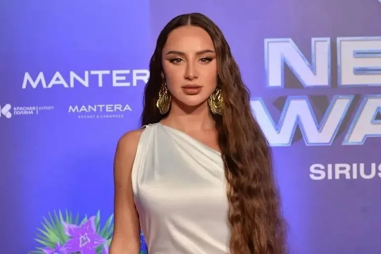 Анна Асти. Обложка © Instagram (признан экстремистской организацией и запрещён на территории РФ) / Asti