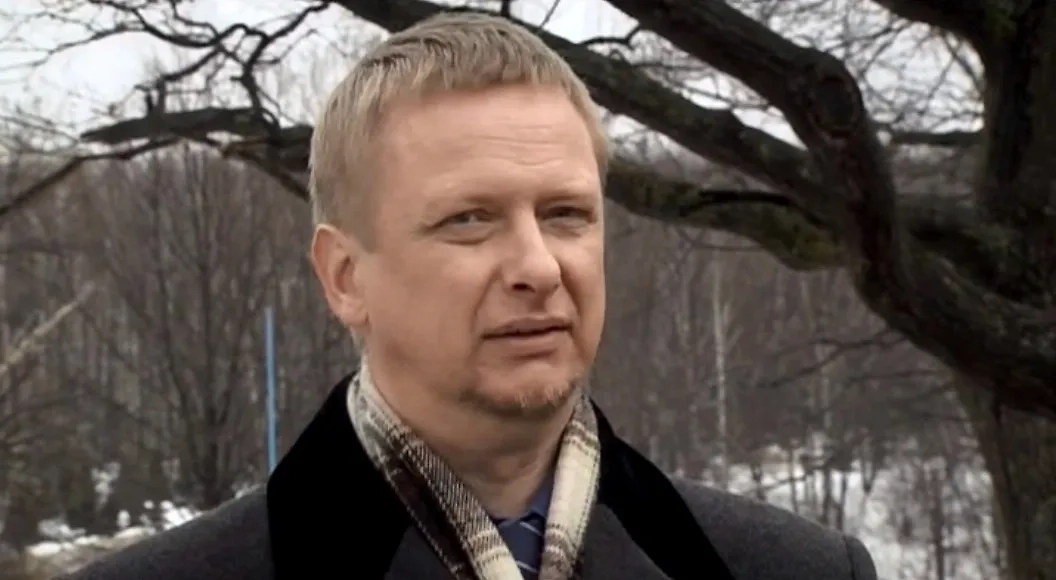 Максим Глотов. Обложка © Kinoteatr.ru / Кадр из сериала «Кодекс чести — 5» (2011 год), режиссёра Георгия Николаенко, по сценарию Ильи Авраменко и Оксаны Южаниной