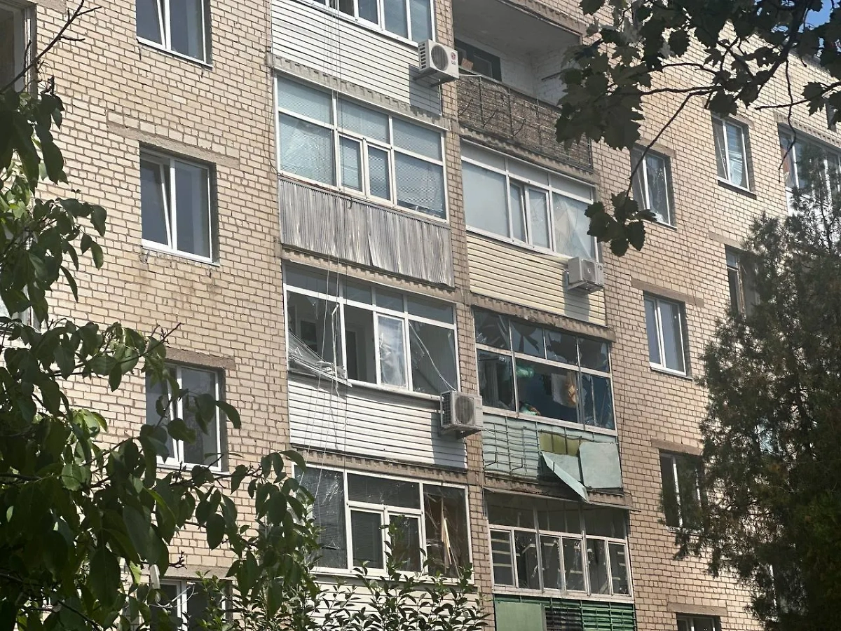 Повреждённый жилой дом. Фото © Telegram / Балицкий Евгений