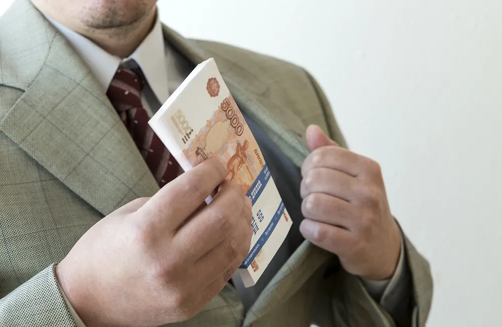 Обложка © Shutterstock / FOTODOM /Nikolay Gyngazov