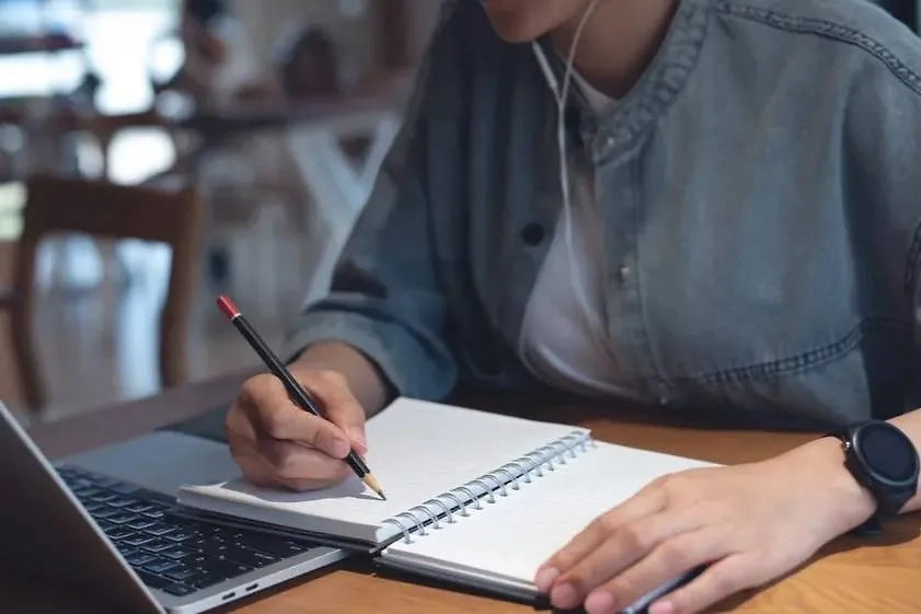 Обложка © Shutterstock / FOTODOM / TippaPatt