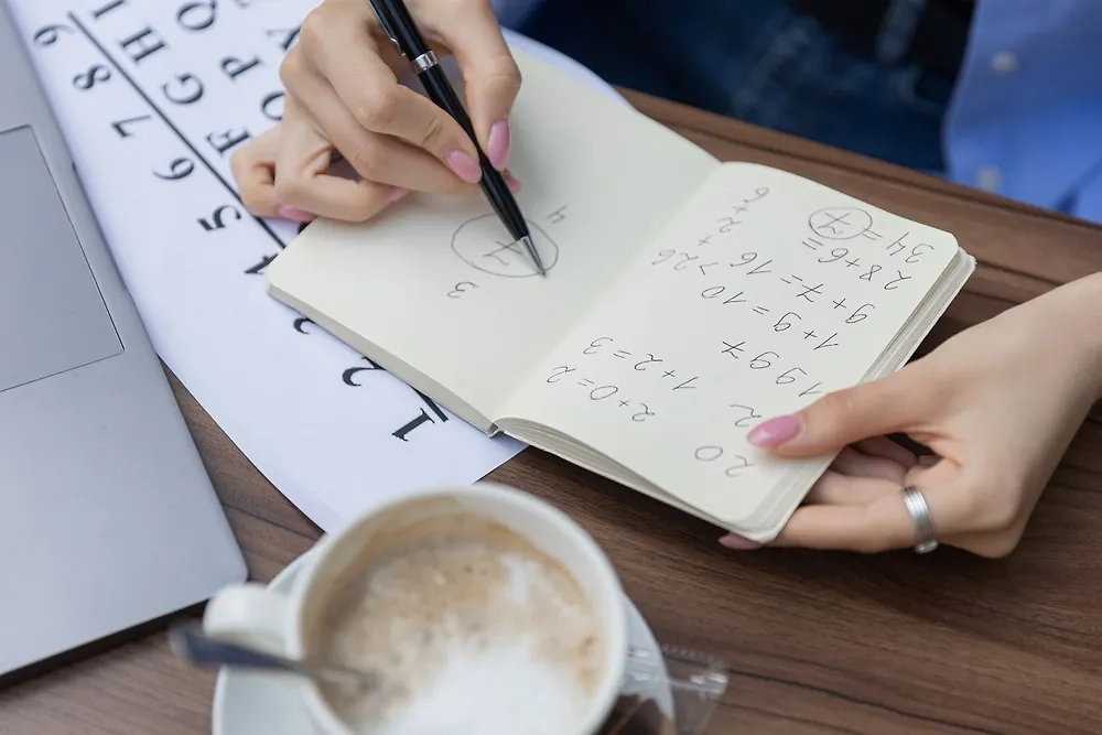 Как рассчитать своё число судьбы: пример. Фото © Shutterstock / FOTODOM / Petrovicheva Mariia