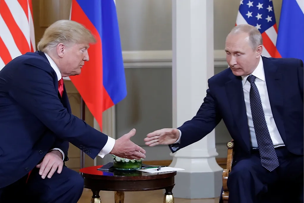 Дональд Трамп и Владимир Путин. Обложка © ТАСС / Михаил Метцель