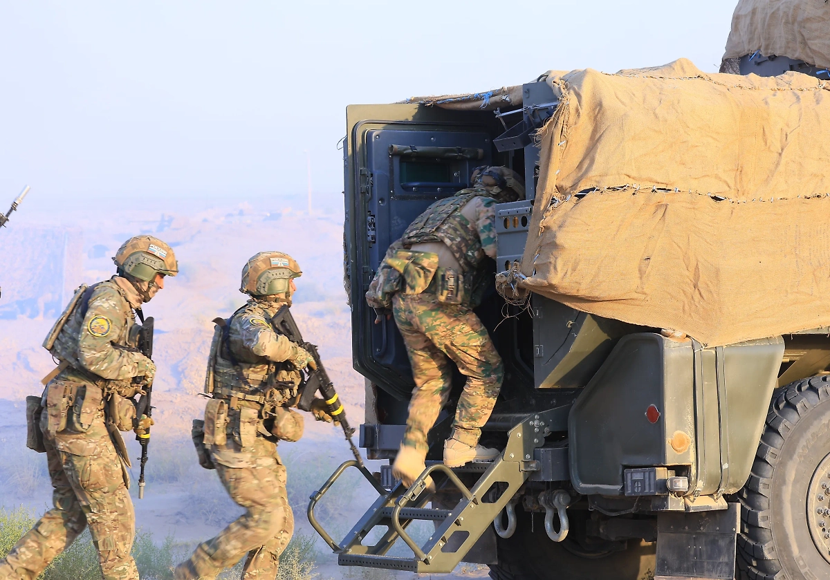 ВС РФ. Обложка © Минобороны РФ