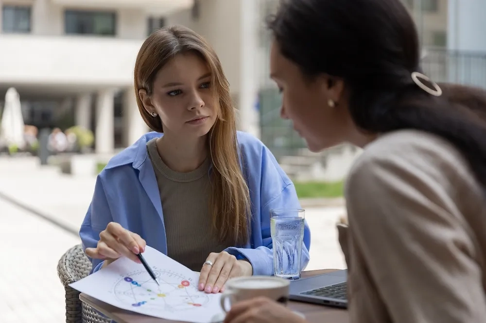 Число судьбы — это код, влияющий на нашу жизнь. Некоторые числа судьбы наделяют своих обладателей особым магнетизмом, притягивая удачу и расположение окружающих. Фото © Shutterstock / FOTODOM / Petrovicheva Mariia
