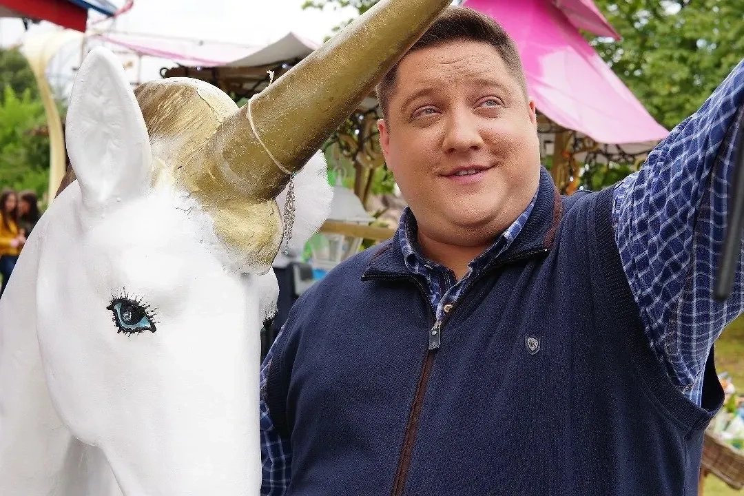 Мухич из «Полицейского с Рублёвки»: как из-за болезни актер потерял зрение. Фото © Фильм «Полицейский с Рублёвки. Снова дома», режиссёр/сценарист Илья Куликов / Kinopoisk