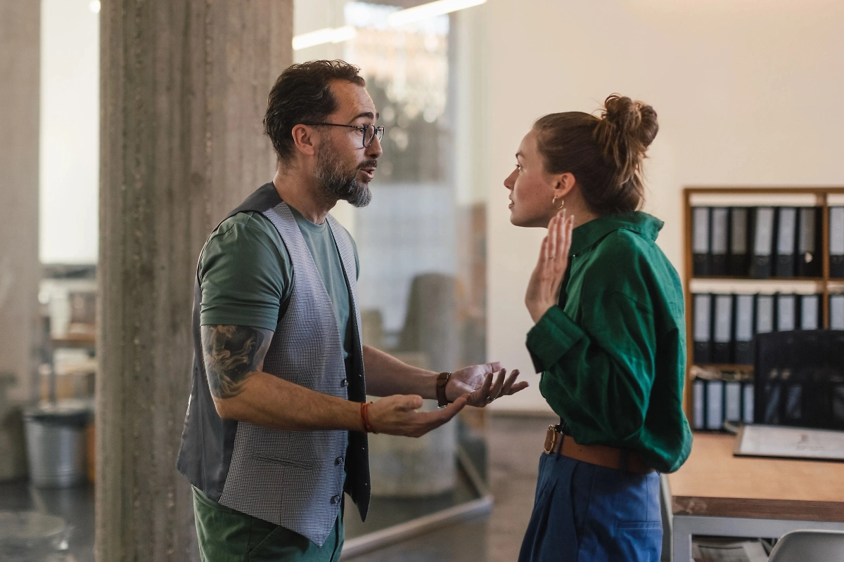 Манипуляторы и агрессоры: 7 лайфхаков, которые помогут раз и навсегда поставить обидчика на место. Фото © Shutterstock / FOTODOM / Halfpoint