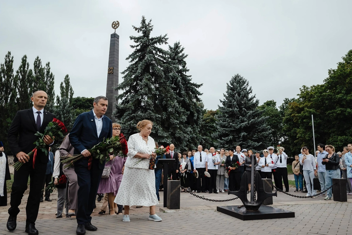 В Курске почтили память погибшего 25 лет назад экипажа подлодки «Курск». Фото © Telegram / Александр Хинштейн