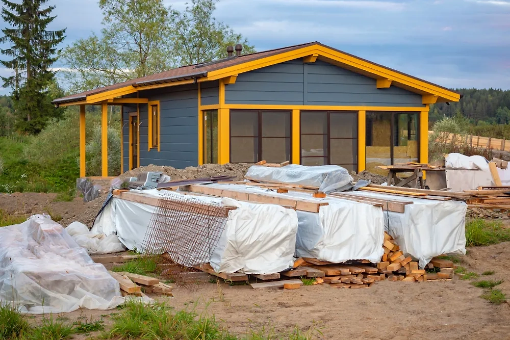 На дачных участках можно и нужно возводить дома. Фото © Shutterstock / FOTODOM / FOTOGRIN