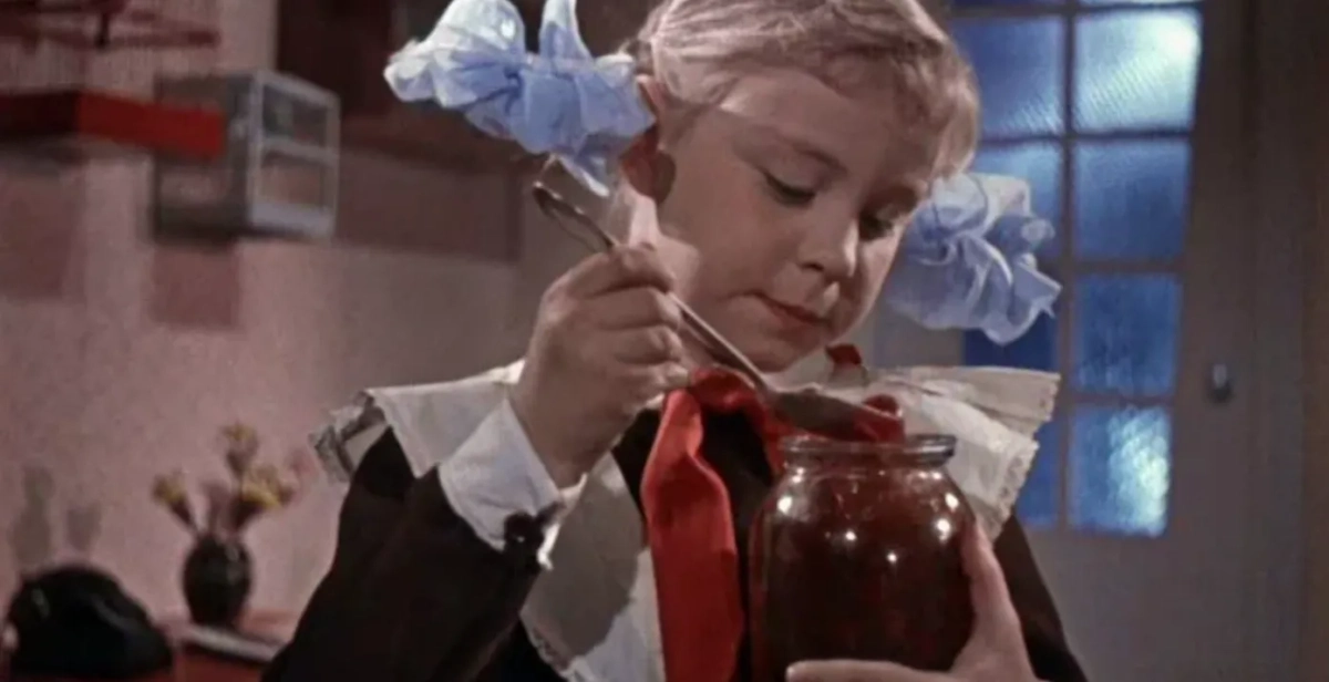 Обложка © Кадр из фильма «Королевство кривых зеркал», режиссёр Александр Роу, сценаристы Лев Аркадьев, Виталий Губарев / Kinopoisk