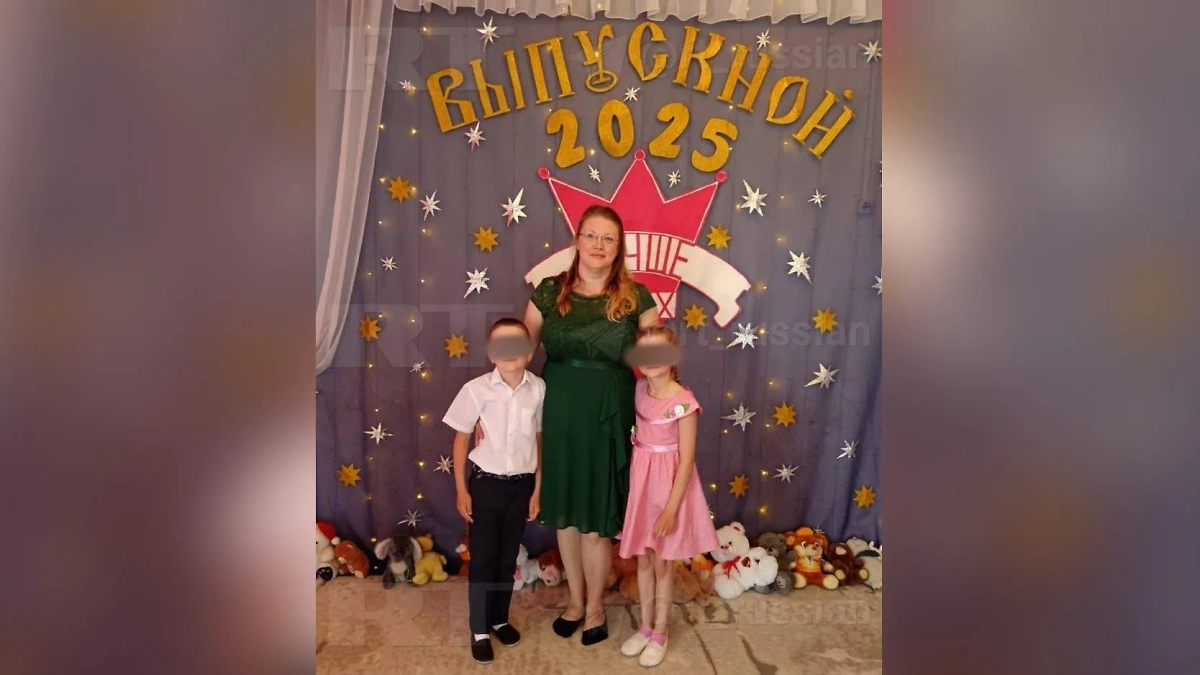 Наталья Гуниа с детьми. Фото © Telegram / RT на русском