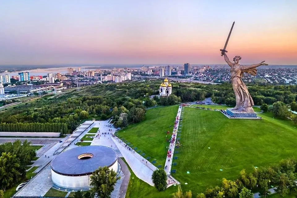 Обложка © Shutterstock / FOTODOM / Leonid Andronov