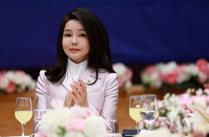 Ким Гон Хи. Обложка © Flickr / Republic of Korea