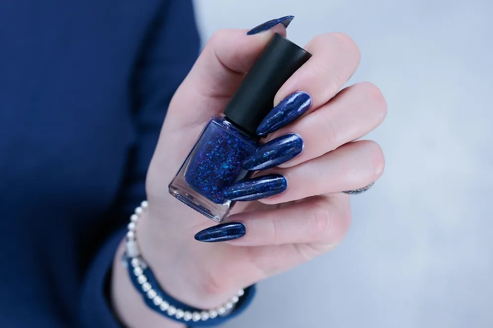 Обложка © Shutterstock / FOTODOM / TanitaKo