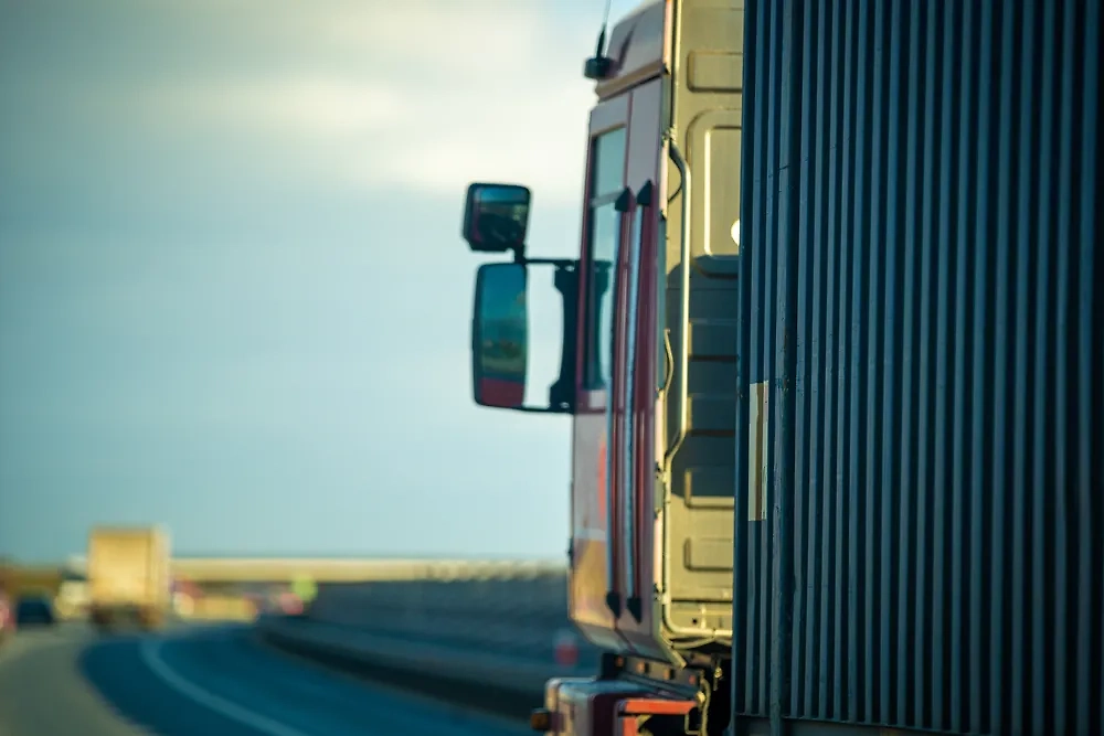 Обложка © Shutterstock / FOTODOM / Michal Lech Design