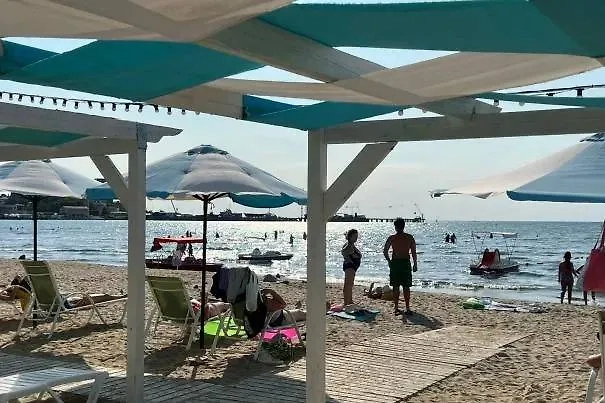 Отдыхающие в Анапе. Обложка © РИА «ФедералПресс» / Андрей Гусий