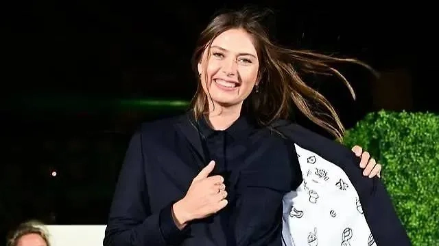 Мария Шарапова. Обложка © Facebook (признан экстремистской организацией и запрещён на территории Российской Федерации) / International Tennis Hall of Fame