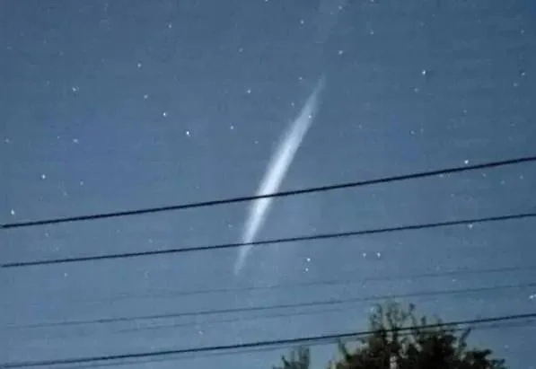 Голубой луч в небе над Украиной. Обложка © Одесса INFO