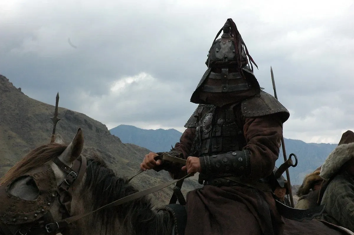 «Монгол» совместно снимался Россией, Казахстаном и Германией, режиссёр — Сергей Бодров. Старший. Фото © Кадр из фильма «Монгол», режиссёр Сергей Бодров, сценаристы Ариф Алиев, Сергей Бодров / Kinopoisk
