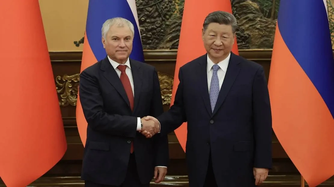 Председатель Государственной думы Вячеслав Володин и Председатель КНР Си Цзиньпин. Обложка © duma.gov.ru