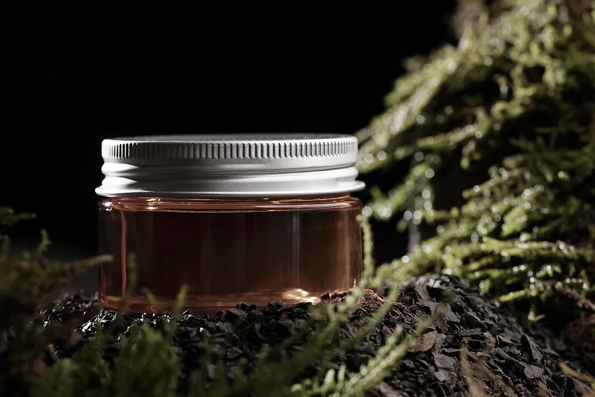 Обезболивающую мазь можно сделать самостоятельно даже в отдалённых местах. Фото © Freepik