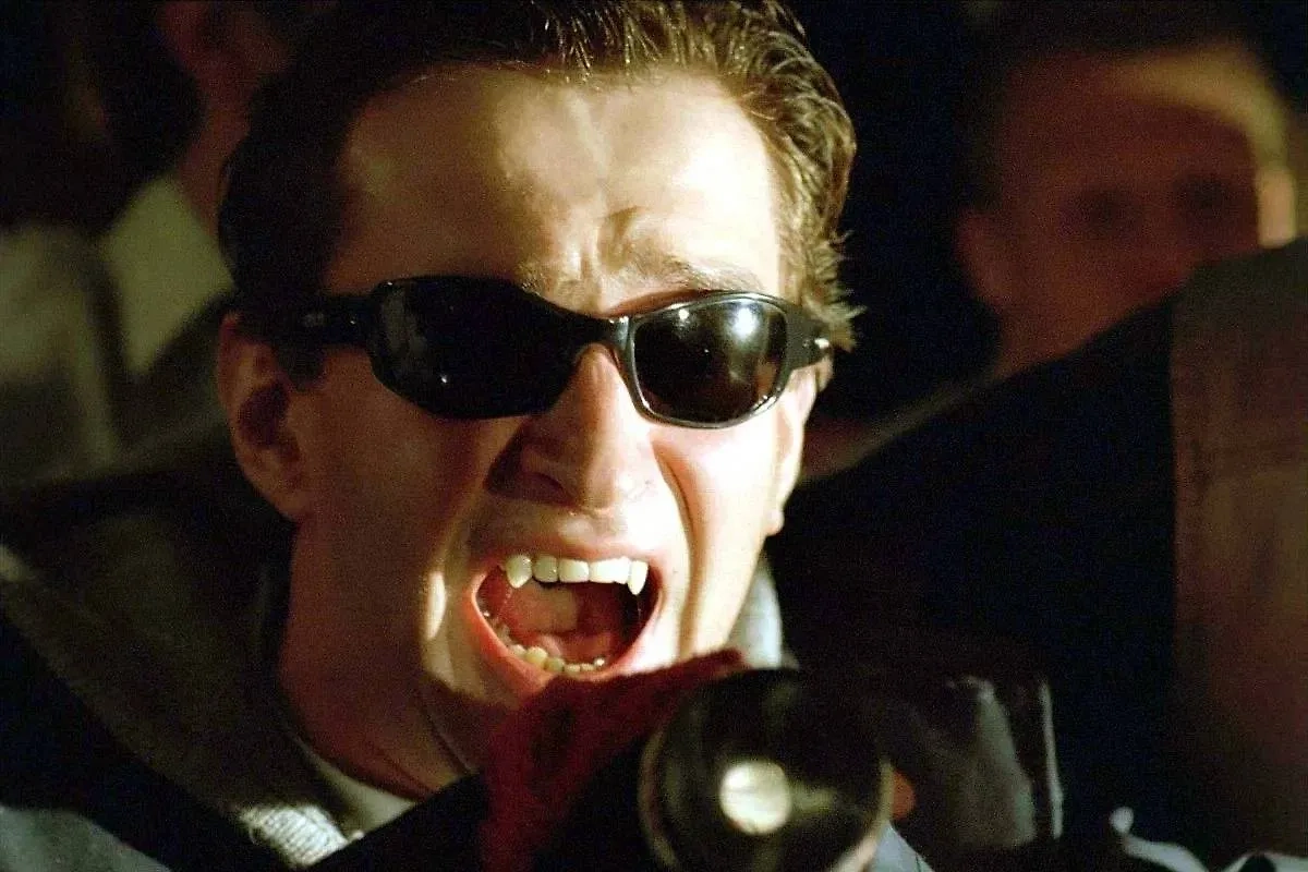 «Ночной дозор» — это не просто фильм, это целая эпоха. Это землетрясение в мире русского кинематографа. Фото © Кадр из фильма «Ночной дозор», режиссёр Тимур Бекмамбетов, сценаристы Тимур Бекмамбетов, Сергей Лукьяненко / Kinopoisk