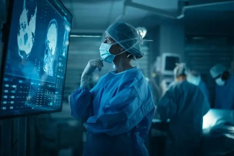 Обложка © Shutterstock / FOTODOM / Gorodenkoff