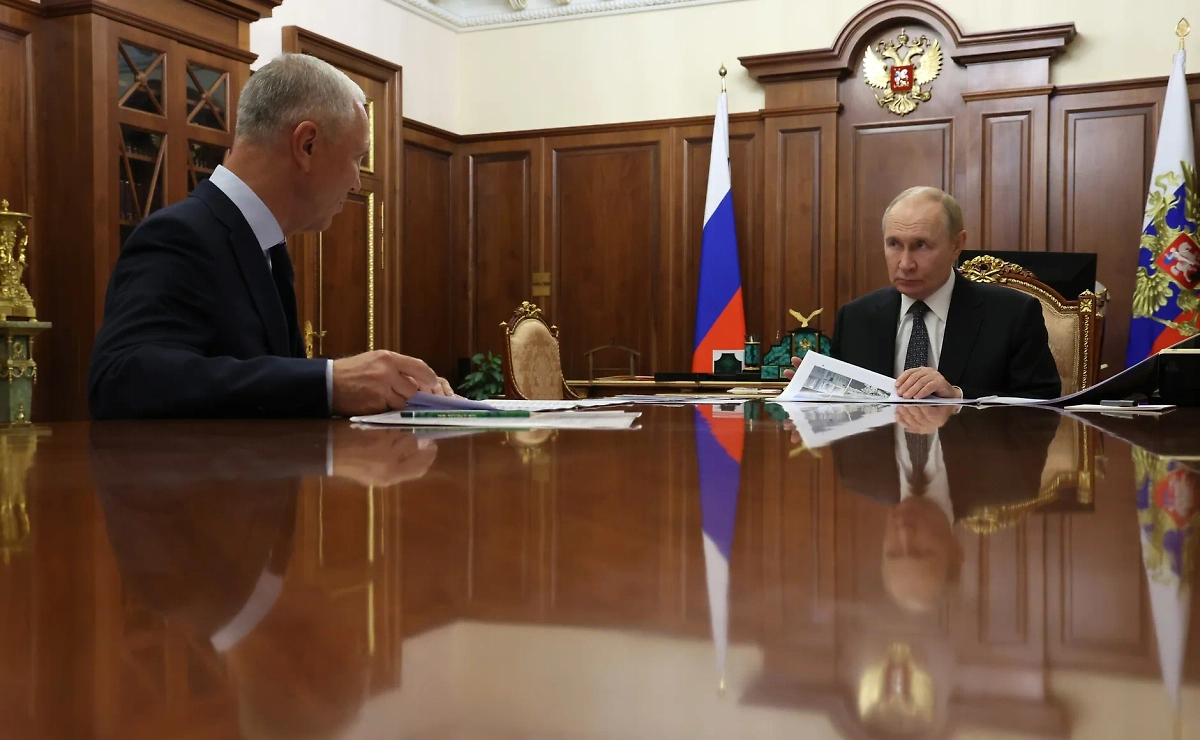 Владимира Сальдо и Владимир Путин. Обложка © Kremlin.ru