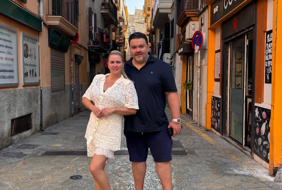 Семенович с женихом. Обложка ©  Instagram (признан экстремистской организацией и запрещён на территории Российской Федерации)/ ann_semenovich