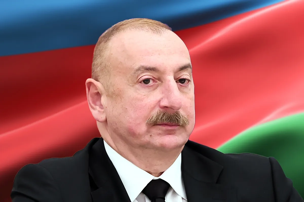 Называя СССР оккупантом, Ильхам Алиев, по сути, перечёркивает историю своей семьи. Обложка © Коллаж © Life.ru, фото © Shutterstock / FOTODOM / rawf8, © ТАСС / POOL / Софья Сандурская