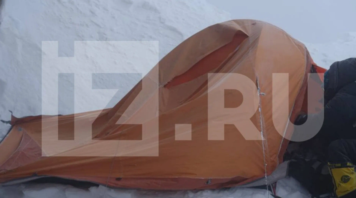 Разорванная палатка Натальи. Фото © газета «Известия»