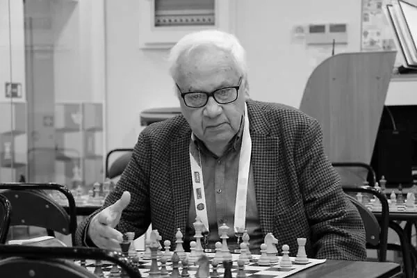 Заслуженный тренер СССР по шахматам Анатолий Быховский. Обложка © 50chess